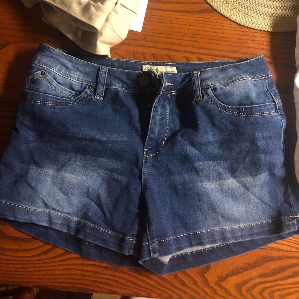 Juniors size 14P stretch jean shorts